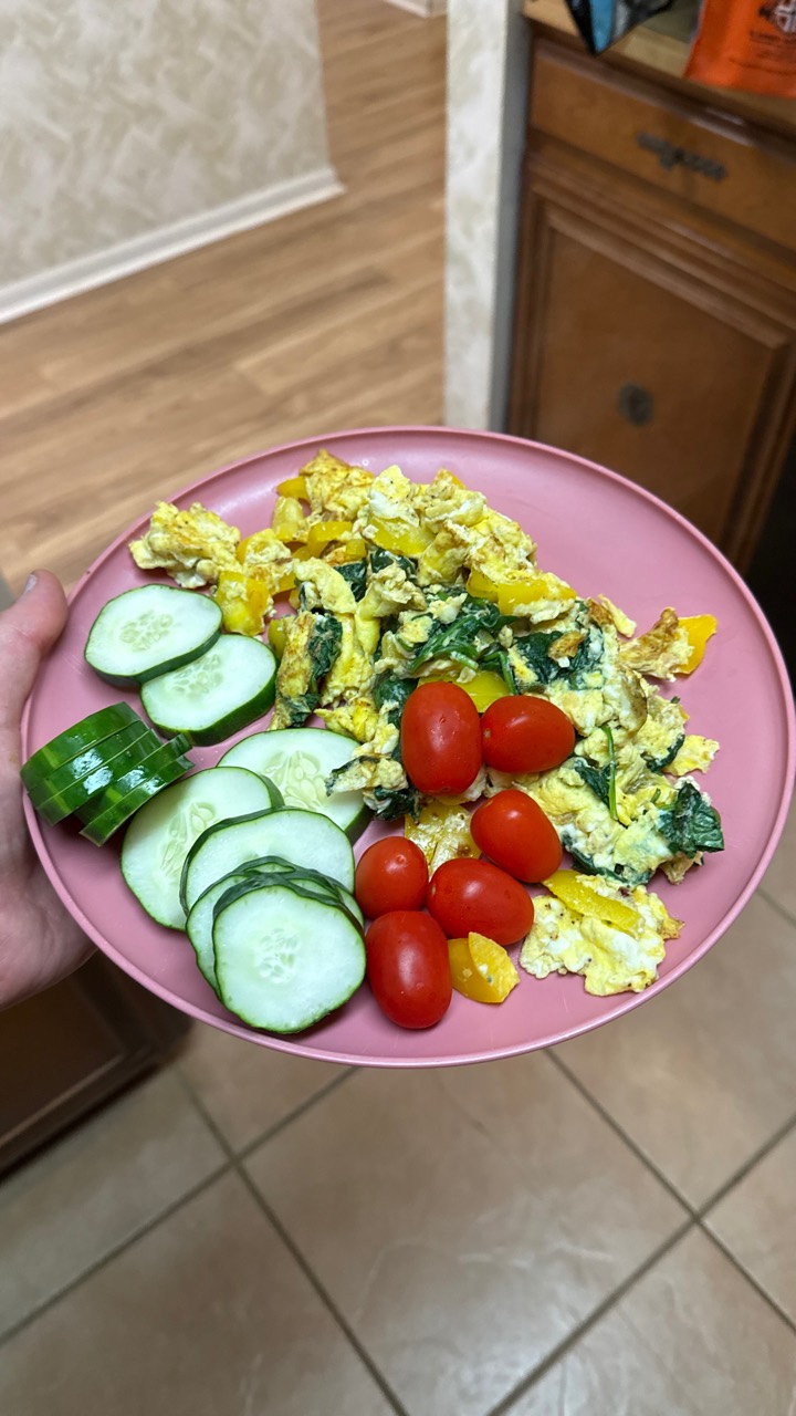 Eggs with peppers, greens, cucumber and tomatoes