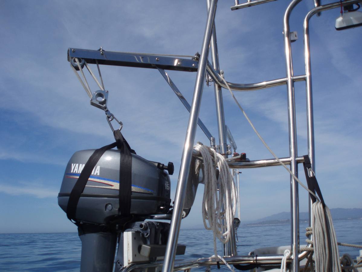 Outboard lift